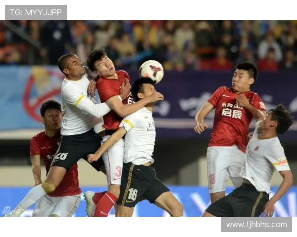 2015年恒大与申鑫激战回顾:足球场上的荣耀与拼搏精神 2015年恒大与申鑫激战回顾:足球场上的荣耀与拼搏精神