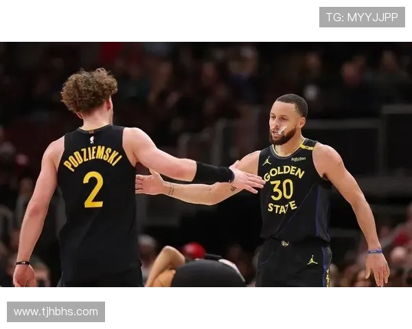 勇士队在对阵马刺时以29分的巨大优势取得胜利展现强大实力