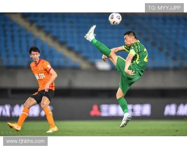 城南FC与广州富力的精彩对决引发球迷热议与期待