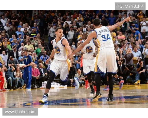 开拓者与勇士对决前瞻分析双方战术及球员表现的全面解读 开拓者与勇士对决前瞻分析双方战术及球员表现的全面解读