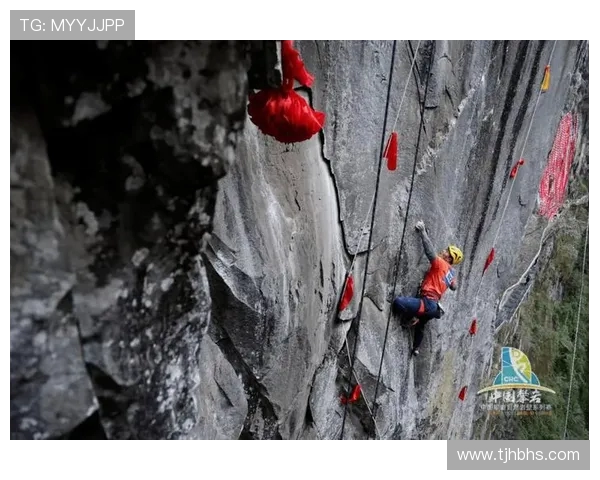 重庆攀岩队的边路渗透策略与深度解析探秘攀岩运动的魅力与挑战 重庆攀岩队的边路渗透策略与深度解析探秘攀岩运动的魅力与挑战